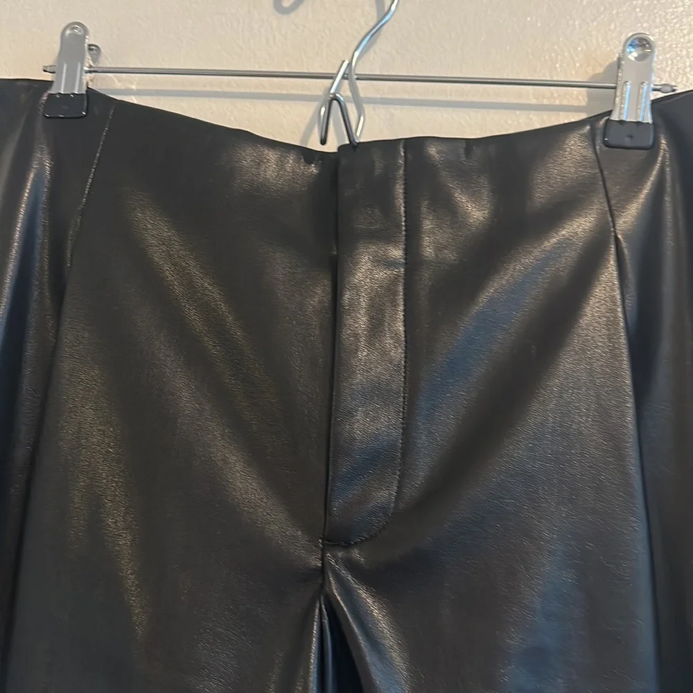 Alice + Olivia NWT Steffie Vegan Leather Shorts - Size 14 - Picture 13 of 16